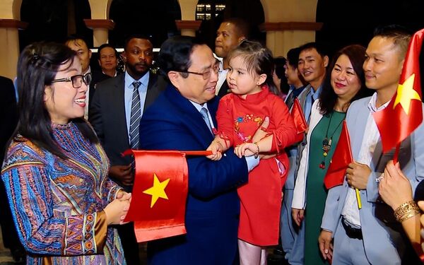 Thủ tướng Phạm Minh Chính đến UAE, bắt đầu chuyến tham dự COP28  - Sputnik Việt Nam