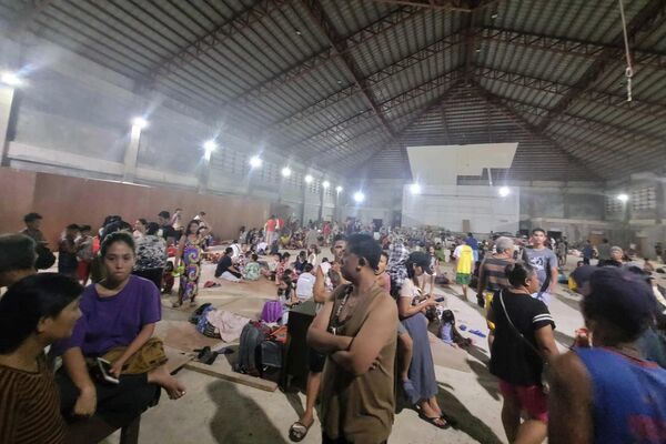 Người dân tại trung tâm sơ tán sau trận động đất ngoài khơi Philippines - Sputnik Việt Nam