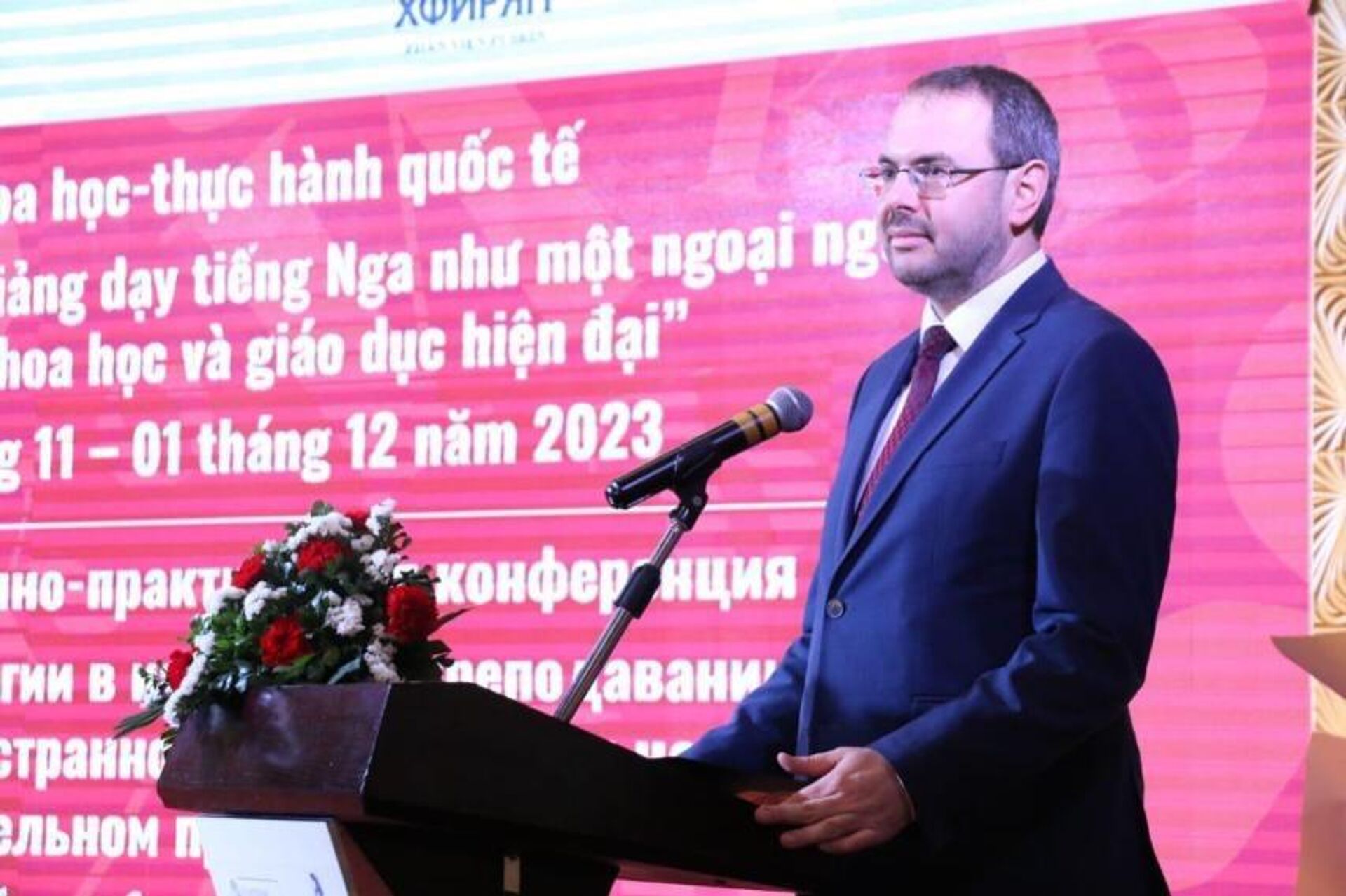 Thứ trưởng Mogilevsky phát biểu tại Hội thảo về tiếng Nga - Sputnik Việt Nam, 1920, 04.12.2023
