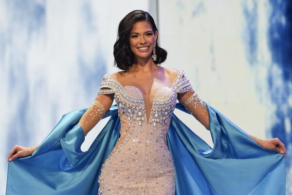 Hoa hậu Nicaragua Shannice Palacios tranh tài ở hạng mục trang phục dạ hội tại cuộc thi Hoa hậu Hoàn vũ lần thứ 72 ở San Salvador - Sputnik Việt Nam