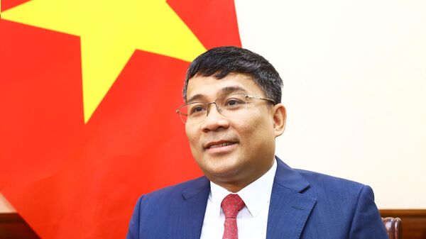 Thứ trưởng Thường trực Bộ Ngoại giao trả lời phỏng vấn trước chuyến thăm cấp Nhà nước đến Việt Nam của Tổng Bí thư, Chủ tịch nước Trung Quốc Tập Cận Bình và Phu nhân - Sputnik Việt Nam