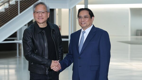 Thủ tướng Phạm Minh Chính (phải) và Jensen Huang, CEO Nvidia, trong cuộc gặp tháng 9 tại Mỹ - Sputnik Việt Nam