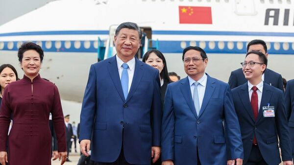 Tổng Bí thư, Chủ tịch nước Trung Quốc Tập Cận Bình đến Hà Nội, bắt đầu chuyến thăm cấp Nhà nước tới Việt Nam - Sputnik Việt Nam