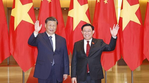 Chủ tịch Quốc hội Vương Đình Huệ hội kiến Tổng Bí thư, Chủ tịch nước Trung Quốc Tập Cận Bình - Sputnik Việt Nam