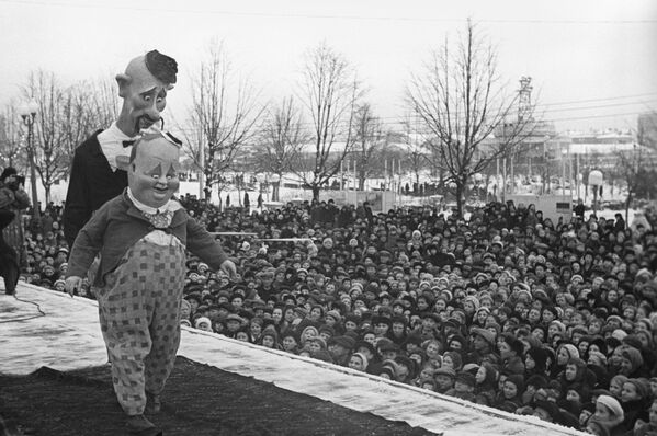 Biểu diễn sân khấu dân gian, Moskva những năm 1940 - Sputnik Việt Nam