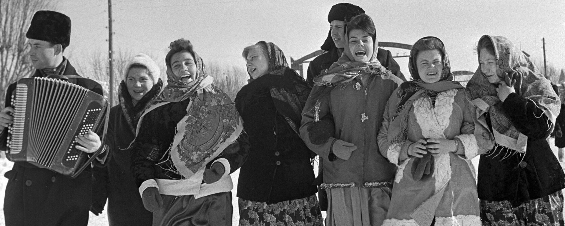 Cư dân vùng Vladimir khiêu vũ trong kỳ nghỉ Mùa đông ở Nga - Sputnik Việt Nam, 1920, 07.01.2024
