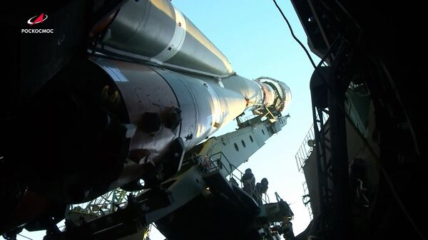 Roscosmos Đưa Tên Lửa Soyuz-2.1b cùng Vệ Tinh Arktika-M số 2 tới Baikonur - Sputnik Việt Nam