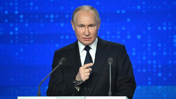 Tổng thống Nga Vladimir Putin tại đại hội toàn quốc của đảng chính trị Nước Nga thống nhất - Sputnik Việt Nam