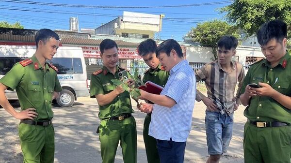 Kon Tum: Ngăn chặn hàng chục ký sâm từ phía Bắc đưa vào thủ phủ sâm Ngọc Linh - Sputnik Việt Nam