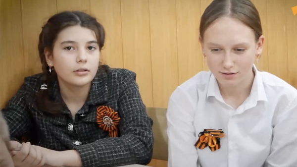 Trẻ em Donbass chia sẻ với trẻ em Mỹ về cuộc sống thời chiến  - Sputnik Việt Nam