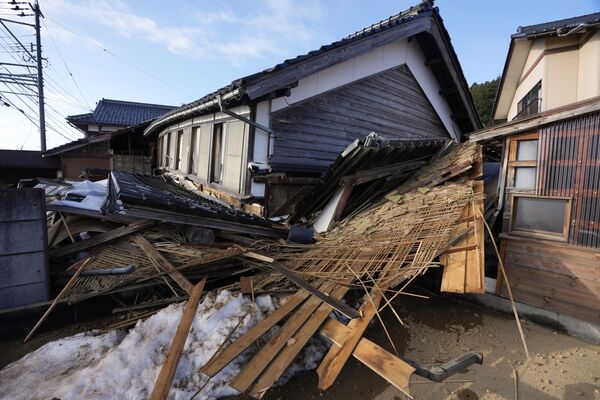 Thiệt hại do trận động đất mạnh gần Nanao, tỉnh Ishikawa - Sputnik Việt Nam