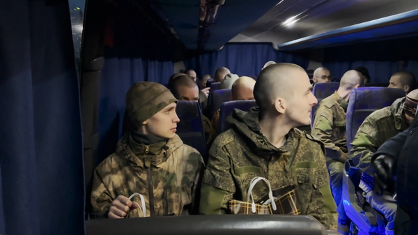 248 quân nhân Nga đã được trả tự do từ khu vực kiểm soát của Kiev - Sputnik Việt Nam