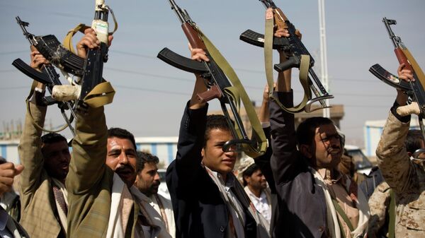 Người Houthi Shiite Yemen giơ vũ khí - Sputnik Việt Nam