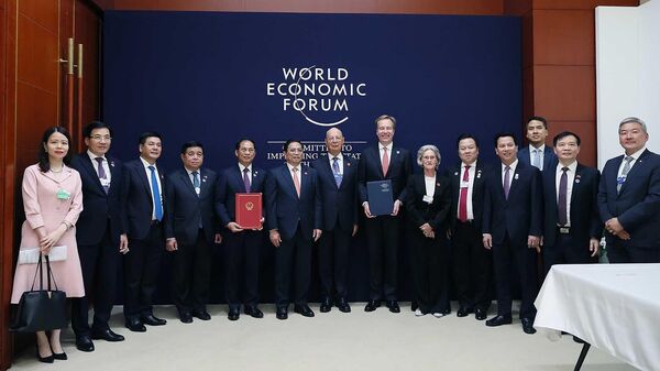 Thủ tướng Phạm Minh Chính chứng kiến ký kết MOU Việt Nam-WEF giai đoạn 2023-2026 tại WEF Thiên Tân - Sputnik Việt Nam
