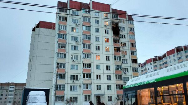 Tòa nhà chung cư bị hư hại do cuộc tấn công bằng UAV ở Voronezh - Sputnik Việt Nam