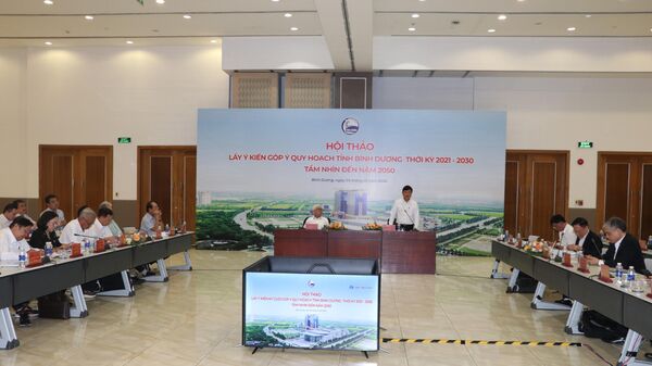 Chủ tịch UBND tỉnh Bình Dương Võ Văn Minh phát biểu tại Hội thảo. - Sputnik Việt Nam