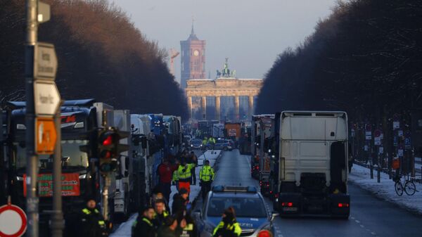 Các tài xế xe tải Đức đã tổ chức một cuộc biểu tình phản đối ở trung tâm Berlin - Sputnik Việt Nam