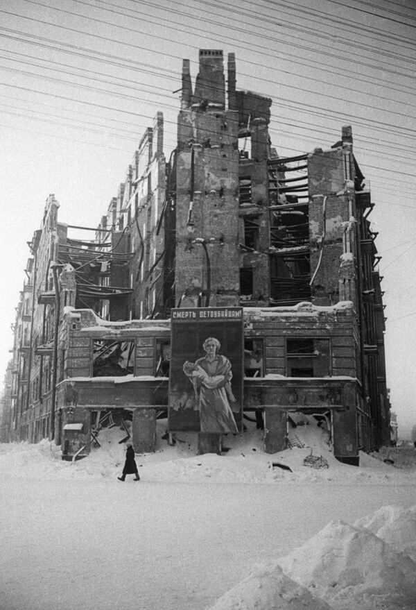 Tòa nhà dân trên Đại lộ Ligovsky bị phá hủy do vụ oanh tạc Leningrad - Sputnik Việt Nam