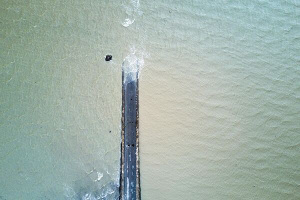 Con đường thuỷ triều rải nhựa Passage du Gois (còn được gọi là Goa trong lịch sử) - lối đi tự nhiên, ngập nước định kỳ, dẫn đến đảo Noirmoutier ở Pháp - Sputnik Việt Nam