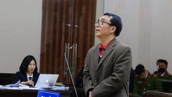 Bị cáo Trần Hùng - cựu Phó cục trưởng Cục QLTT. - Sputnik Việt Nam