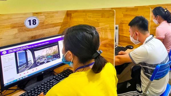 Phần mềm mô phỏng sẽ giúp nâng cao chất lượng đào tạo lái xe, trang bị kiến thức, nhận biết các tình huống mất ATGT cho học viên. - Sputnik Việt Nam