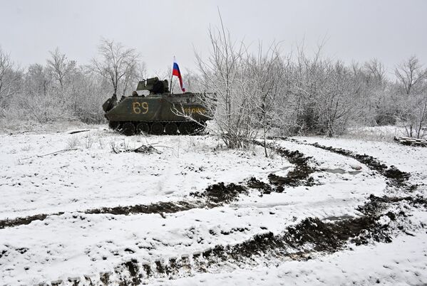 Xe bọc thép chở quân M113 của Mỹ thuộc lữ đoàn cơ giới riêng biệt số 110 của Lực lượng vũ trang Ukraina, bị chiếm gần Artemovsk - Sputnik Việt Nam