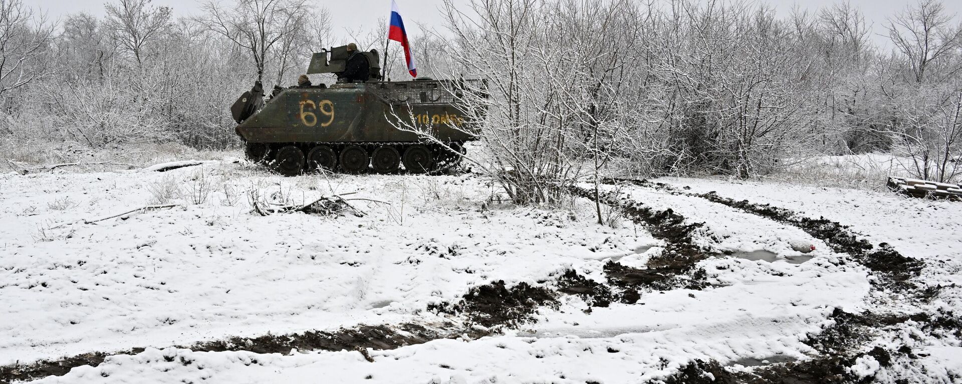 Xe bọc thép chở quân M113 của Mỹ thuộc lữ đoàn cơ giới riêng biệt số 110 của Lực lượng vũ trang Ukraina, bị chiếm gần Artemovsk - Sputnik Việt Nam, 1920, 30.01.2024