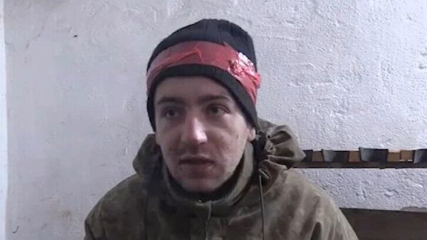 Một người lính Ukraina kể lại việc anh ta đã buộc phải ăn tuyết trước khi đầu hàng - Sputnik Việt Nam
