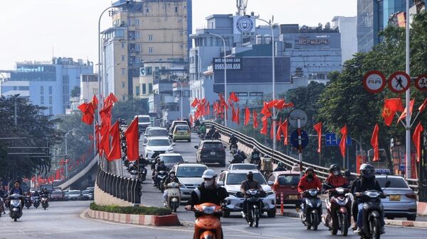 Hà Nội trang hoàng rực rỡ cờ hoa đón chào năm mới - Sputnik Việt Nam