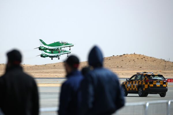 Chiến đấu cơ của Không quân Hoàng gia Saudi Arabia trình diễn tại Triển lãm Quốc phòng Thế giới «World Defense Show» lần thứ 2 ở Riyadh. - Sputnik Việt Nam