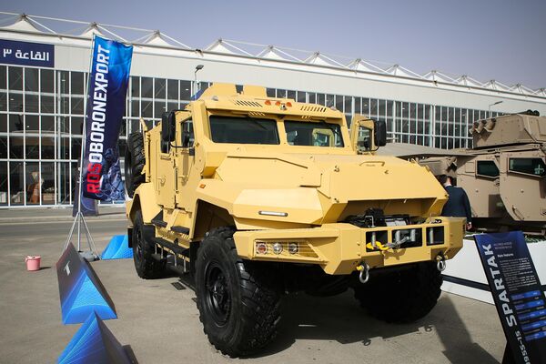 Xe bọc thép đa năng «Spartak» được giới thiệu tại Triển lãm Quốc phòng Thế giới «World Defense Show» lần thứ 2 ở Riyadh. - Sputnik Việt Nam