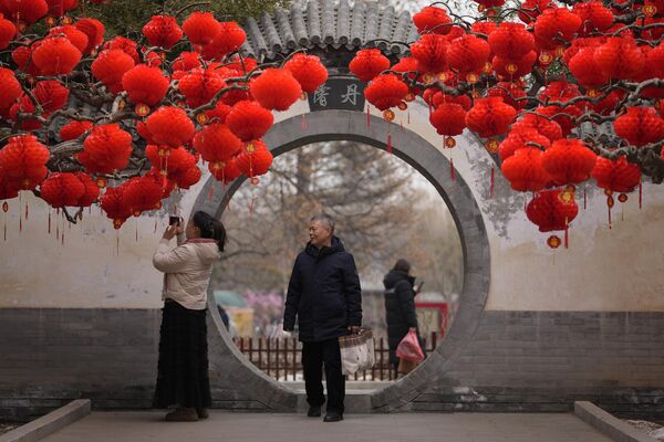 Trước ngày Tết Nguyên đán ở Công viên Ditan, Bắc Kinh. - Sputnik Việt Nam