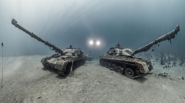 Bức ảnh Chieftain Tanks (Xe tăng dẫn đầu) của nhiếp ảnh gia Mỹ Martin Broen, chiến thắng hạng mục Wrecks (Xác tàu) trong cuộc thi Nhiếp ảnh gia dưới nước năm 2024 - Sputnik Việt Nam