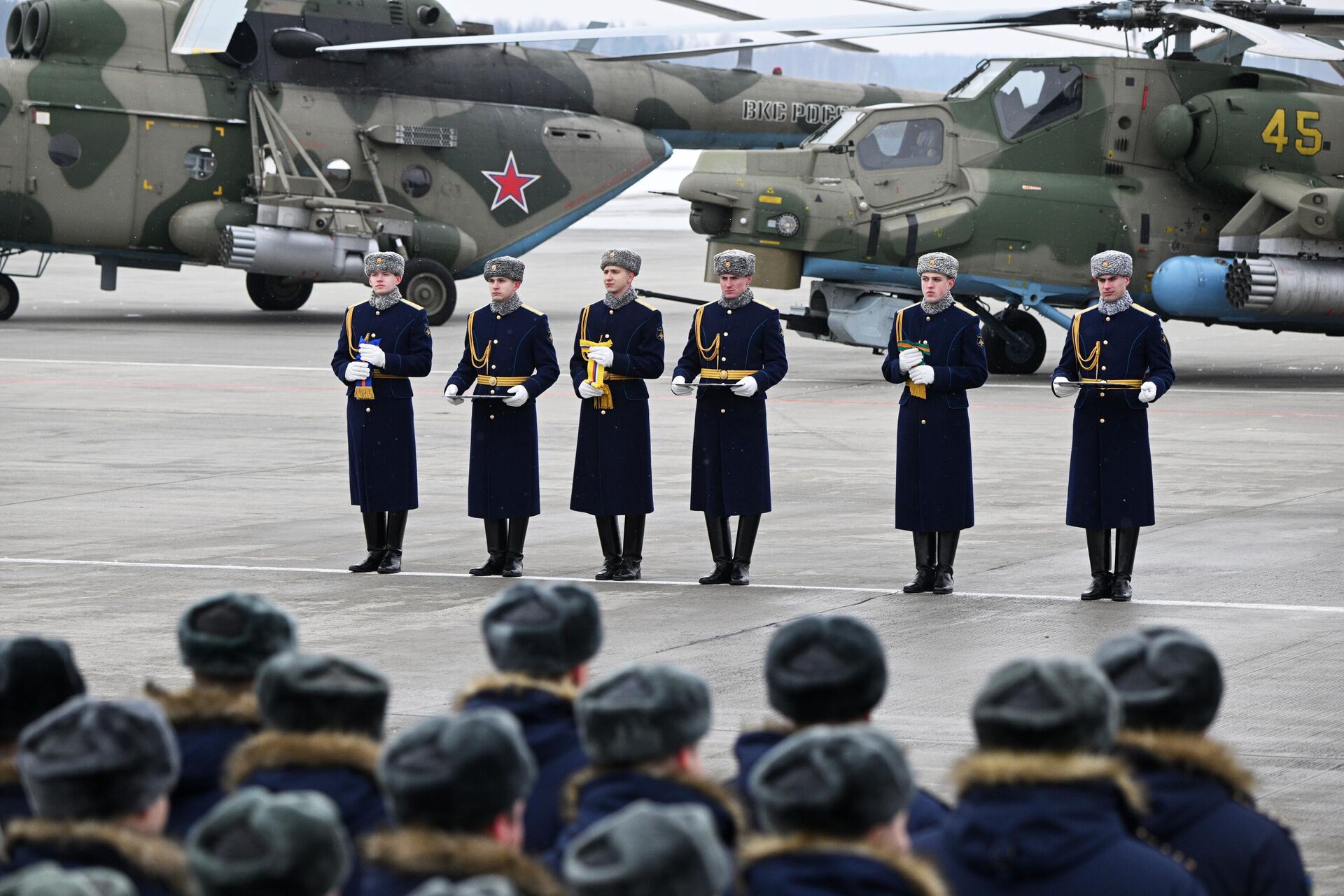 Tổng thống Nga V. Putin trao giải thưởng nhà nước cho các đơn vị quân đội của Lực lượng Hàng không Vũ trụ Nga - Sputnik Việt Nam, 1920, 21.02.2024