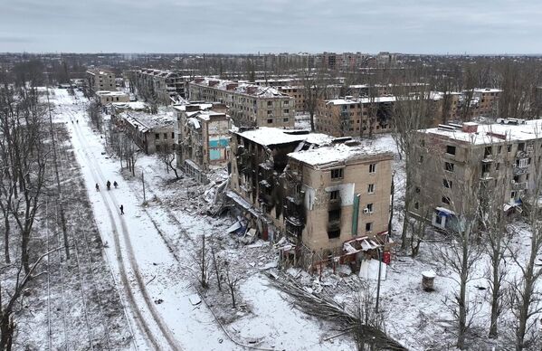 Các tòa nhà dân cư bị phá hủy trên một trong những con phố ở Avdeevka - Sputnik Việt Nam