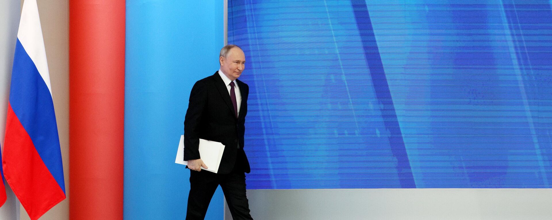 Ngày 29 tháng 2 năm 2024. Tổng thống Nga Vladimir Putin đang đọc bản Thông điệp gửi tới Quốc hội Liên bang. - Sputnik Việt Nam, 1920, 01.03.2024