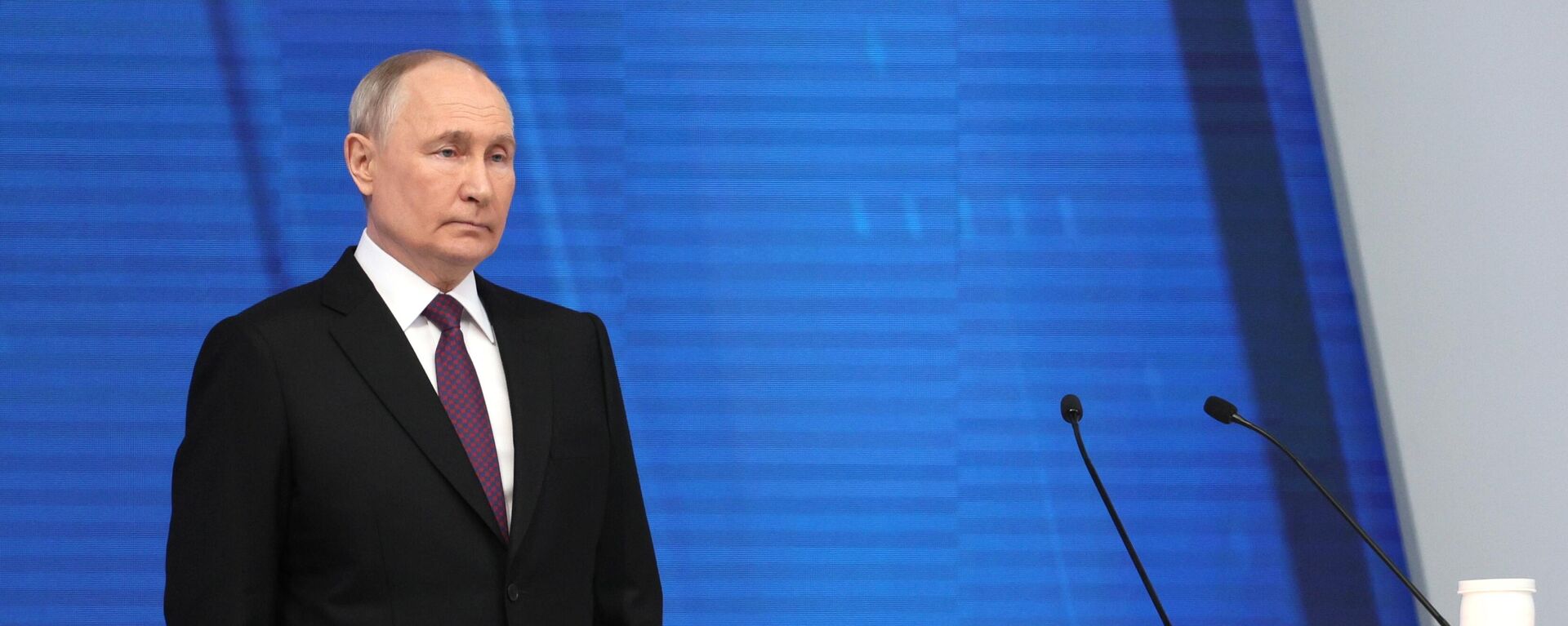Ngày 29 tháng 2 năm 2024. Tổng thống Nga Vladimir Putin đang đọc bản Thông điệp gửi tới Quốc hội Liên bang. - Sputnik Việt Nam, 1920, 29.02.2024