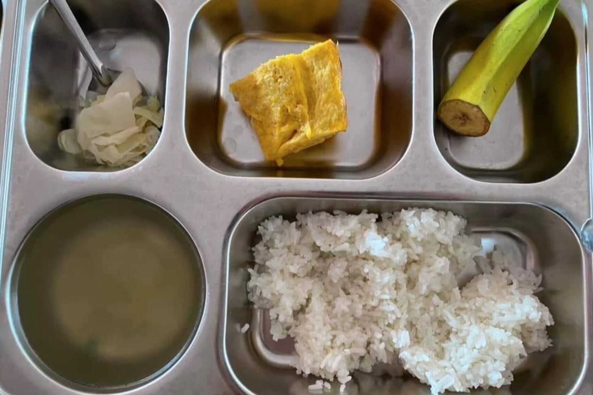 Nhà trường thừa nhận nhân viên bếp ăn đã gọi thiếu thực phẩm cho học sinh. - Sputnik Việt Nam, 1920, 01.03.2024