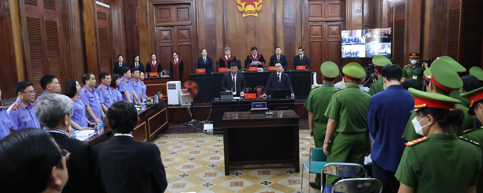 Xét xử sơ thẩm vụ án xảy ra tại Tập đoàn Vạn Thịnh Phát, Ngân hàng SCB - Sputnik Việt Nam, 1920, 13.04.2024