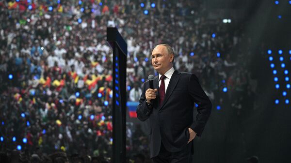 Tổng thống Nga Vladimir Putin tại Festival Thanh niên Thế giới - Sputnik Việt Nam