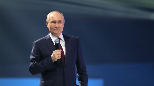 Tổng thống Putin trong các cuộc gặp với những người tham gia Liên hoan Thanh niên Thế giới - Sputnik Việt Nam