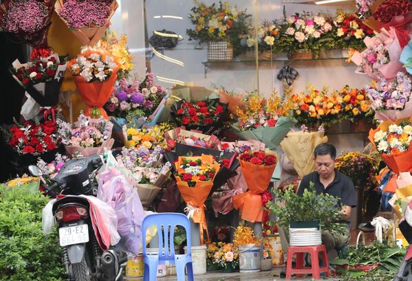 Phong phú thị trường hoa tươi trong Ngày 8/3 tại Hà Nội - Sputnik Việt Nam