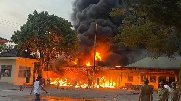 Hiện trường vụ cháy bên trong trụ sở Công an H.Tánh Linh CÔNG AN BÌNH THUẬN - Sputnik Việt Nam