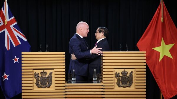 Thủ tướng Phạm Minh Chính và Thủ tướng New Zealand Christopher Luxon gặp báo chí  - Sputnik Việt Nam