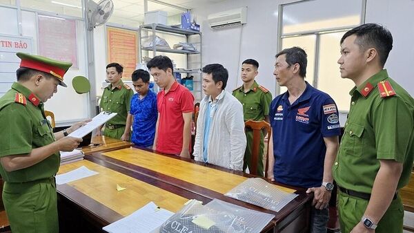 An Giang: Bắt nhóm nhân viên Công ty giao hàng nhanh “Tham ô tài sản” và “Trộm cắp tài sản”  - Sputnik Việt Nam