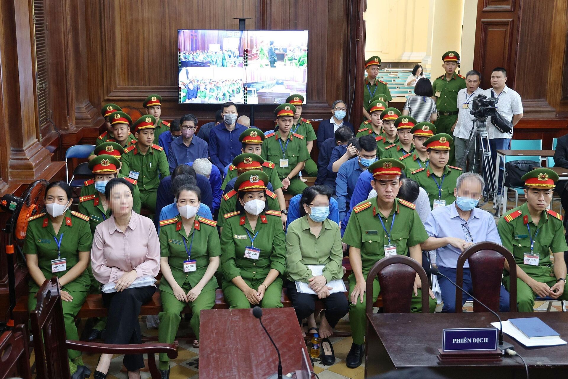 Bị cáo Trương Mỹ Lan cùng các đồng phạm tại phiên tòa ngày 12/3 - Sputnik Việt Nam, 1920, 12.03.2024