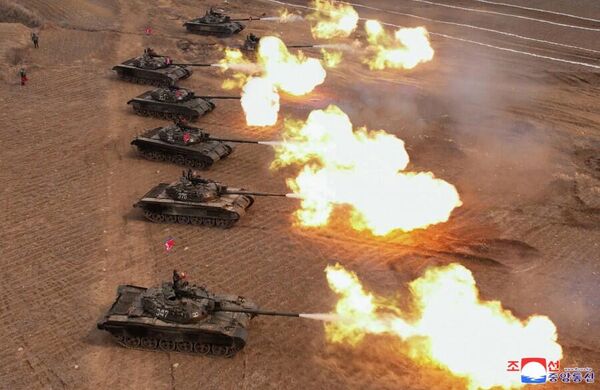 Cuộc thi điều khiển xe tăng được tổ chức ở Triều Tiên - Sputnik Việt Nam