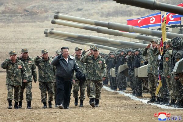 Cuộc thi điều khiển xe tăng được tổ chức ở Triều Tiên - Sputnik Việt Nam