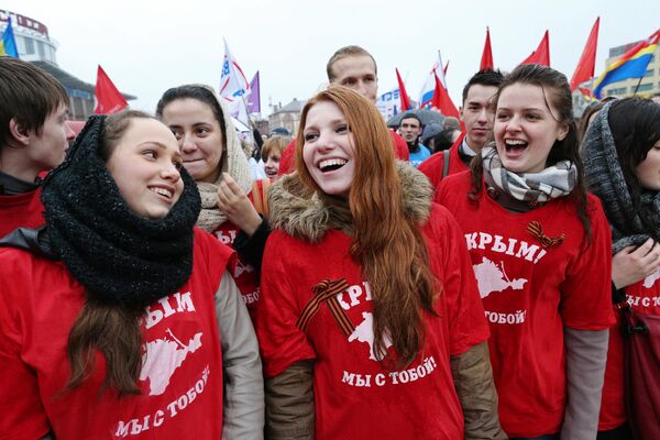 Những người tham gia cuộc biểu tình ở Kaliningrad ủng hộ kết quả cuộc trưng cầu dân ý ở Crưm và người dân Ukraina anh em - Sputnik Việt Nam