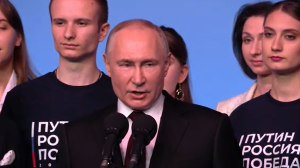Ông Putin cảm ơn toàn thể các công dân Nga đã bỏ phiếu bầu cử: “Tất cả chúng ta đều là một đội” - Sputnik Việt Nam